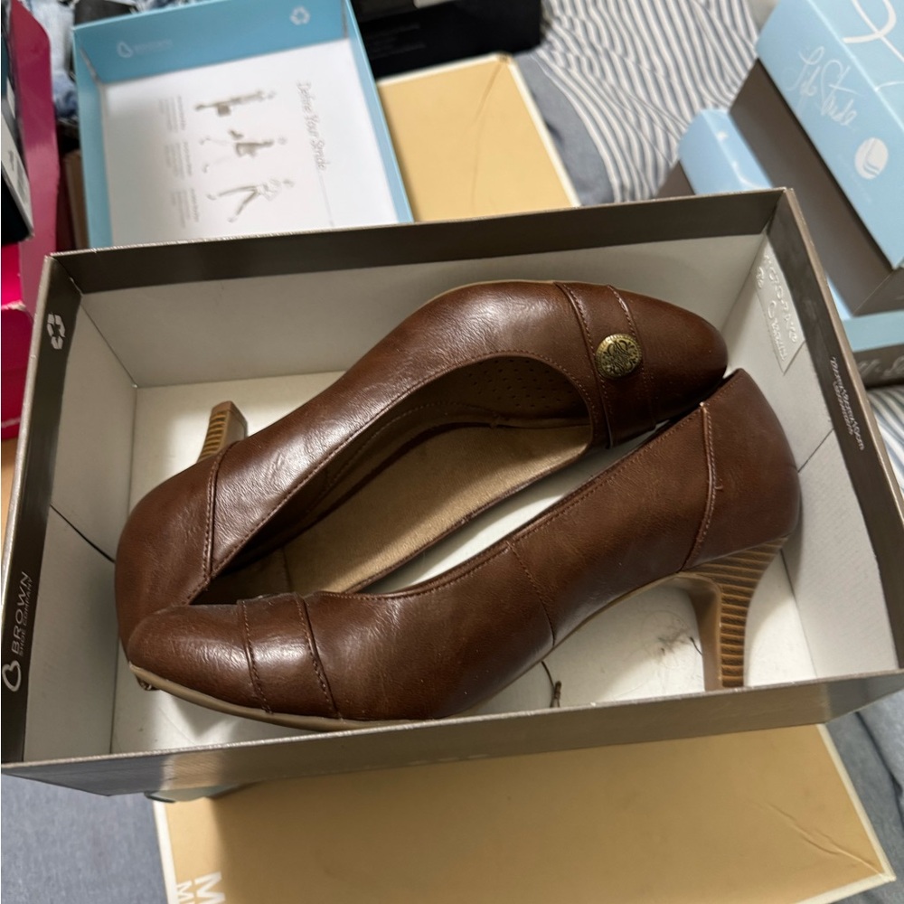 Life Stride Brown Leather Heels Classic Design